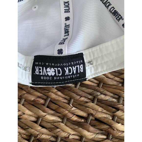 Black Clover Hat Cap White I Feel Lucky Top Golf Live Snapback Tech Stretch READ - Picture 6 of 7